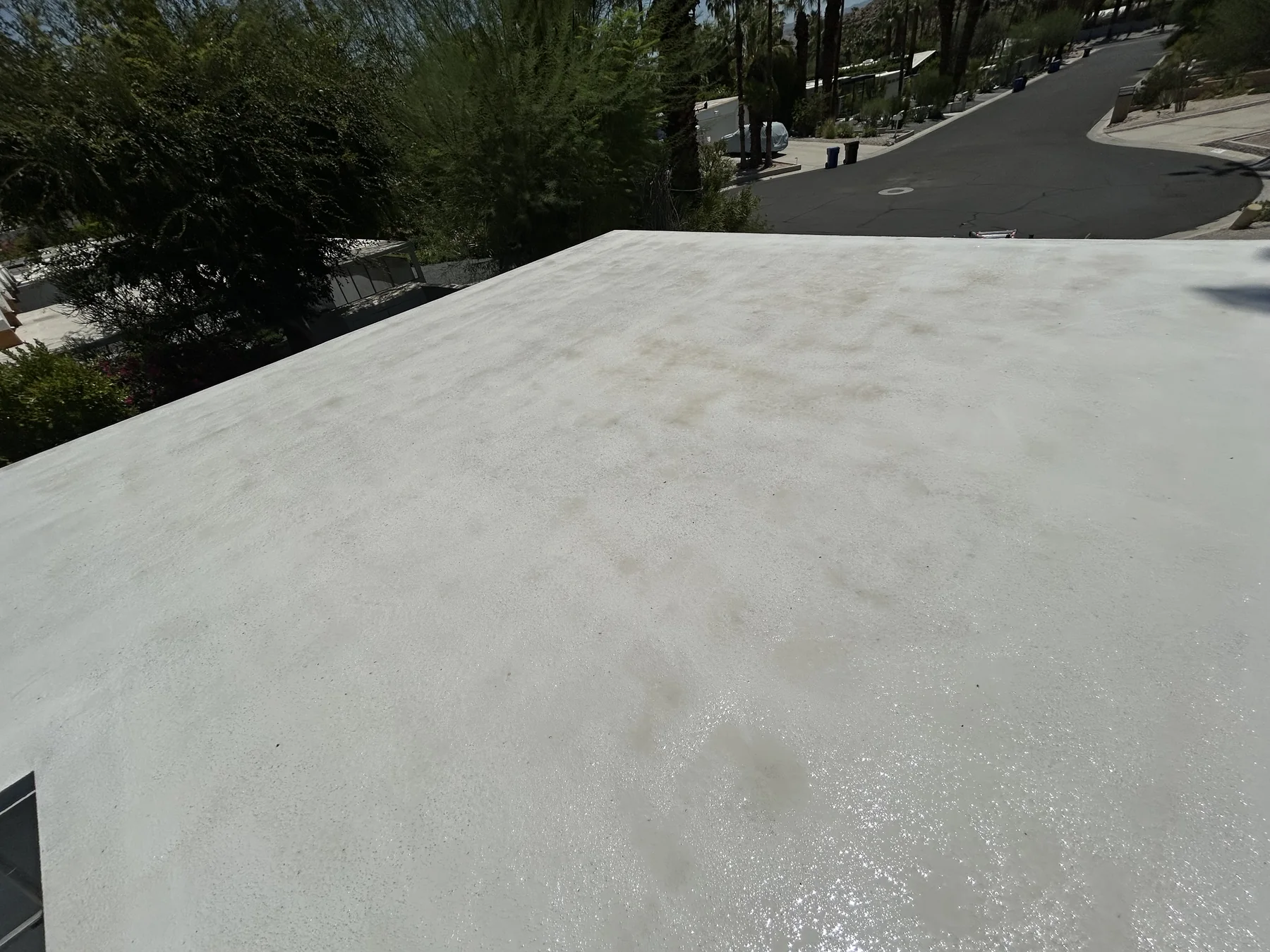 Cleaned flat roof surface after a Glossy surface cleaning job