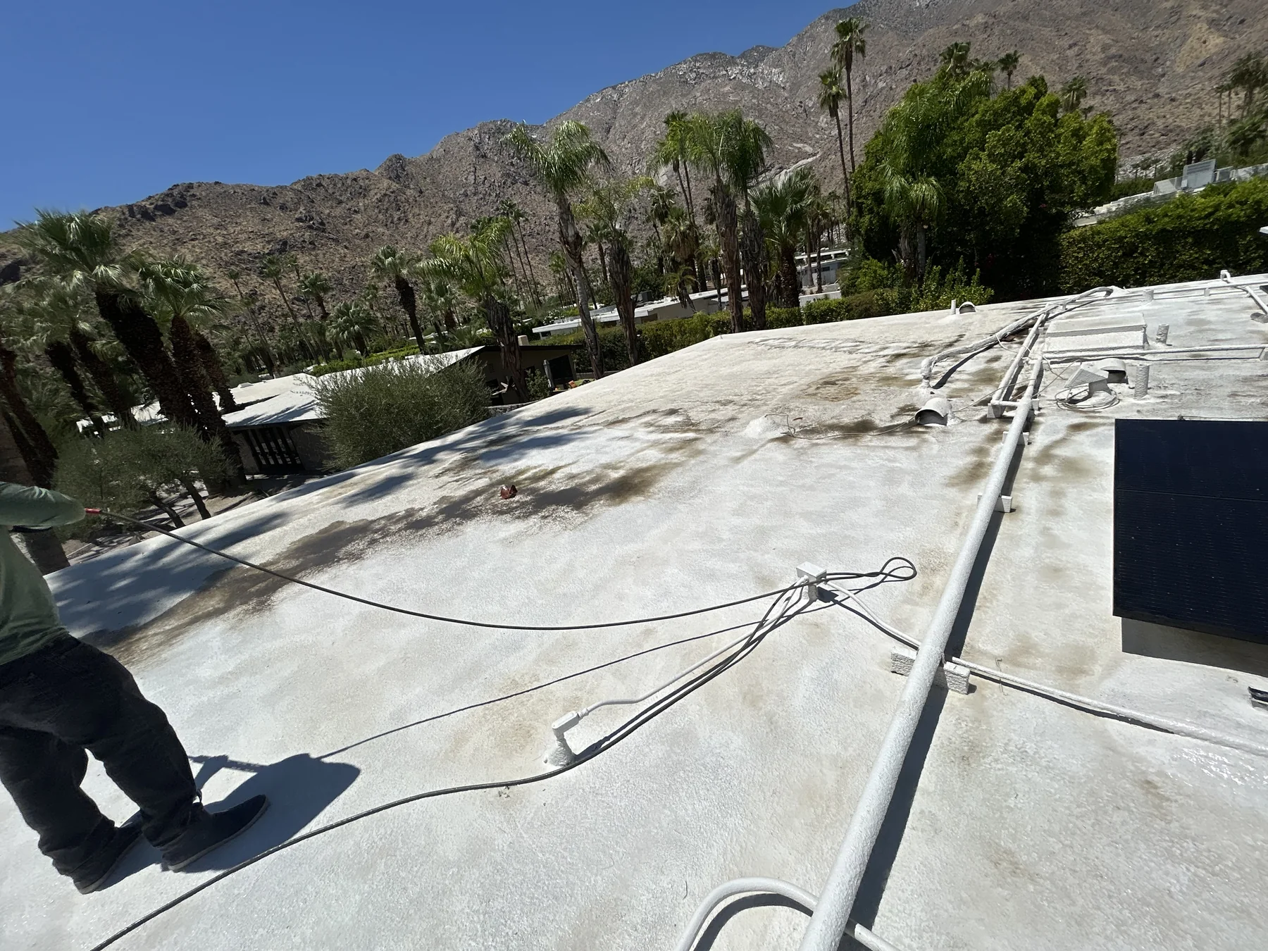 Roof surface with embedded desert buildup before Glossy cleaning